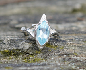 Pierścień Joni- Topaz Niebieski- ROZMIAR M (15-19) srebrny/pozłacany