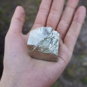 Piryt-  kostka- pieniądze, ochrona, asertywność   