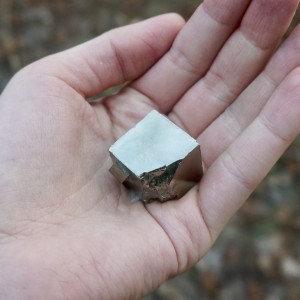 Piryt- mała kostka- pieniądze, ochrona, asertywność  