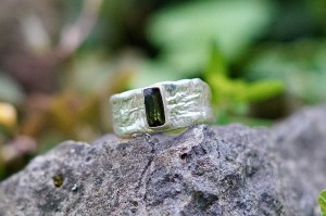 Pierścień z turmalinu zielonego – wsparcie dla nerwów, tarcza, oczyszczenie - rozmiar 19