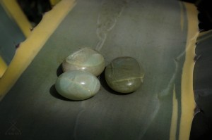 Zielony Kamien księżycowy mały