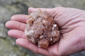 Surowy Aragonit- uziemienie, połączenie z Ziemią