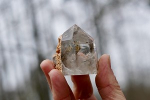 Kryształ Górski- jakość jubilerska, z elementem skały z tyłu