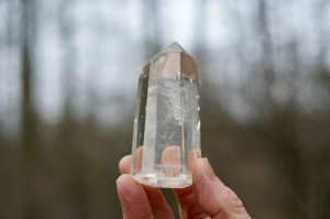 Kryształ Górski- jakość jubilerska, z elementem skały z tyłu