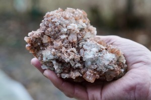 Surowy Aragonit- uziemienie, połączenie z Ziemią 